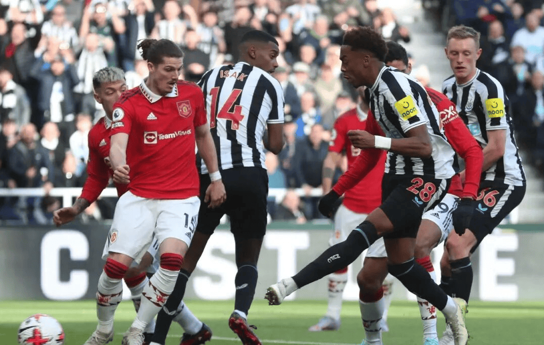 欧冠：纽卡斯尔 VS 卡拉巴赫